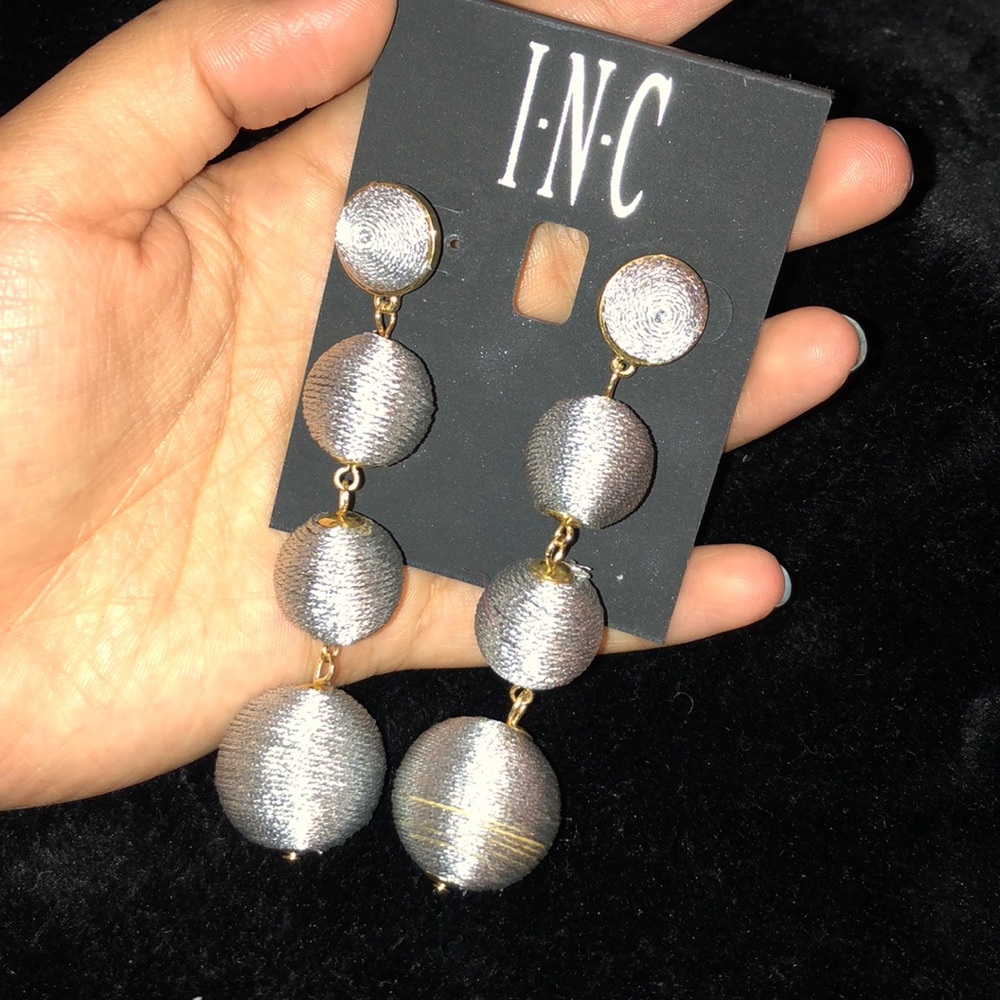 Earings - Picture 2 of 3